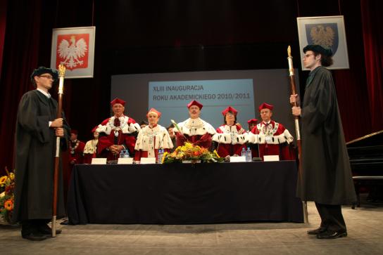 1 października w Teatrze im. Adama Mickiewicza w Cieszynie odbyła się XLIII inauguracja roku akademickiego na Uniwersytecie Śląskim