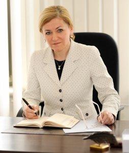Krystyna Bochenek, wicemarszałek Senatu RP, absolwentka Uniwersytetu Śląskiego w Katowicach